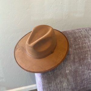 Brown flat-brim fedora